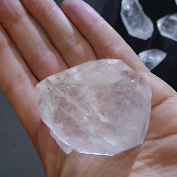 Quartz Crystal Point Bundle - Picture 2 of 8